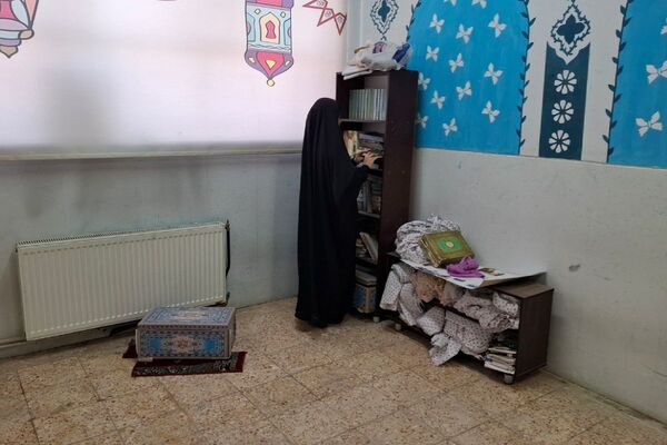 غبارروبی نماز‌خانه‌های مدارس شهرستان ملارد در آستانه آغاز سال تحصیلی 