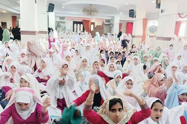 آیین جشن تکلیف دانش‌آموزان دختر شهرستان پردیس در فضایی معنوی و باشکوه
