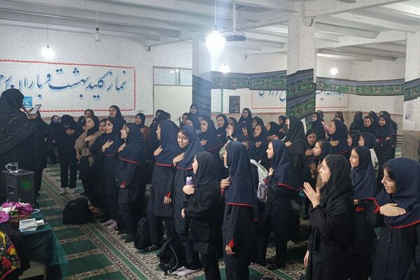 طنین نوای عشق و عزا؛ مراسم عزاداری دهه دوم فاطمیه در مدارس بهارستان‌دو