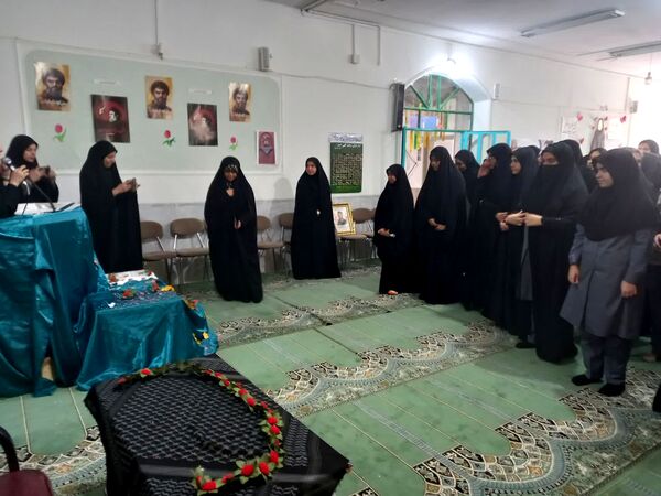یادواره شهدای دانش‌آموزی در مدارس پسرانه و دخترانه اقلید  