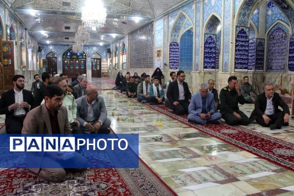 آیین عطرافشانی و گل افشانی مزار شهدا در سمنان