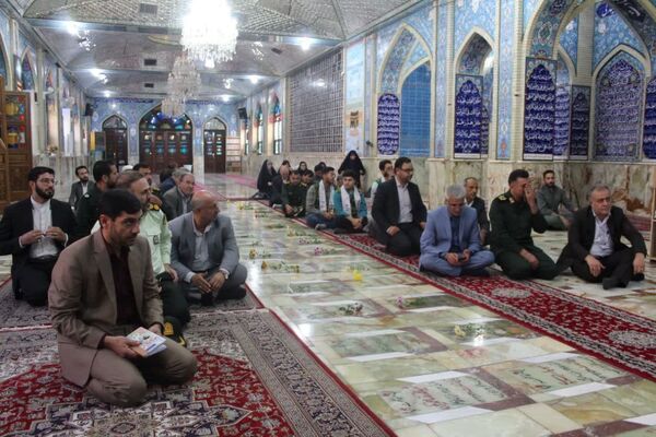 آیین عطرافشانی و گل افشانی مزار شهدا در سمنان