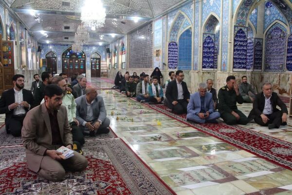 آیین عطرافشانی و گل افشانی مزار شهدا در سمنان