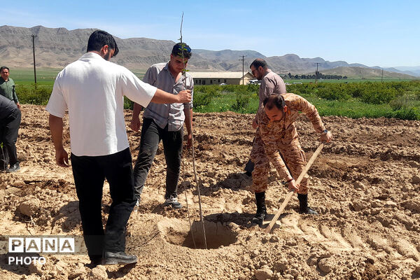 آیین نهال‌کاری روز زمین پاک در هنرستان کشاورزی سملقان