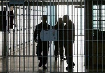 تعداد زندانیان شاغل در سال گذشته به ۴۸ هزار نفر رسید/ کاهش ۲۸ درصدی زندانیان بی سواد