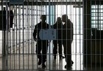 تعداد زندانیان شاغل در سال گذشته به ۴۸ هزار نفر رسید/ کاهش ۲۸ درصدی زندانیان بی سواد