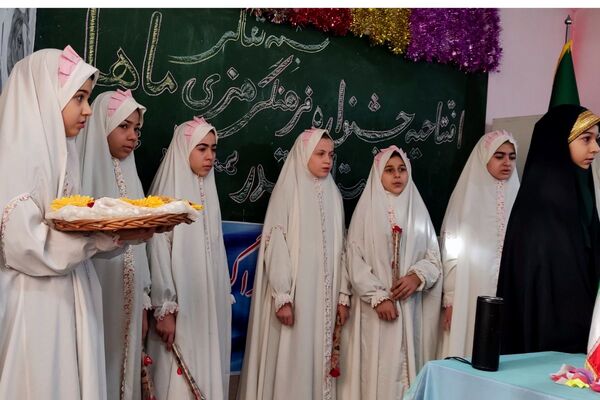 افتتاحیه جشنواره فرهنگی هنری ماها در دبستان قدر بهارستان۲