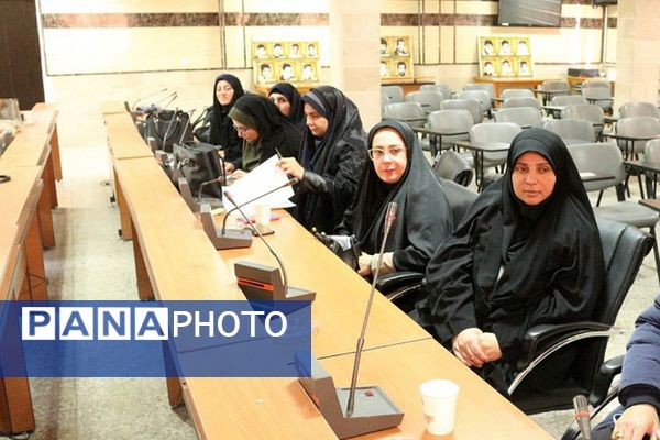 تشکیل ستاد دهه فجر در آموزش و پرورش فیروزکوه با هدف برنامه‌ریزی منسجم برای ترویج ارزش‌های انقلاب در مدارس