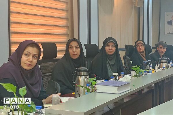 نشست تخصصی بررسی اطلس فضاهای بهداشتی در اداره  کل آموزش و پرورش شهرستانهای استان تهران 