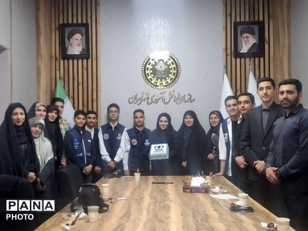 تولدی دوباره برای پانا در کنار خبرنگاران برتر 