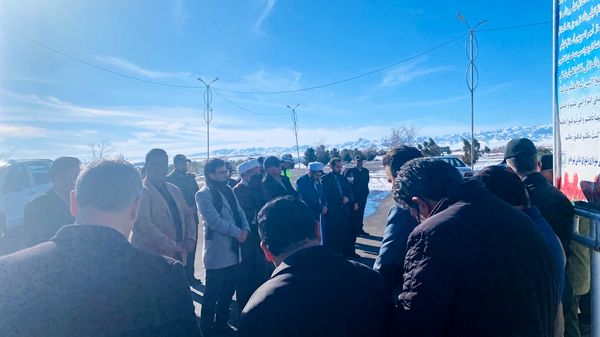 غبارروبی گلزار شهدای گمنام شهرستان باخرز