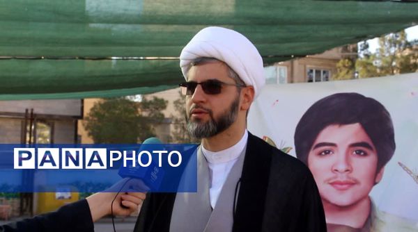 اجتماع استکبار ستیزی و رویداد پلاکاردنویسی دانش‌آموزان سمنان