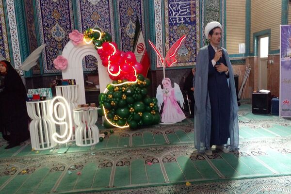 دختران مدرسه هدی 1 در خلعت زیبای عبادت