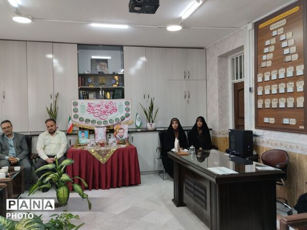 مراسم تجلیل از خانواده شهدا در دبستان شاهد شهید ناصری