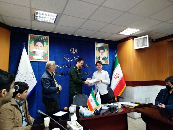نشست فرماندهان بسیج دانش آموزی مدارس با مسئول بسیج دانش آموزی کاشمر