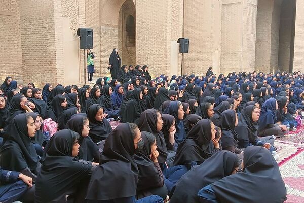 جشن بزرگ دخترانه به‌مناسبت دهه کرامت