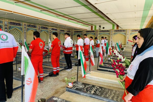 تجدید میثاق سرخ پوشان هلال احمر شهرستان سپیدان با شهدای گلگون کفن