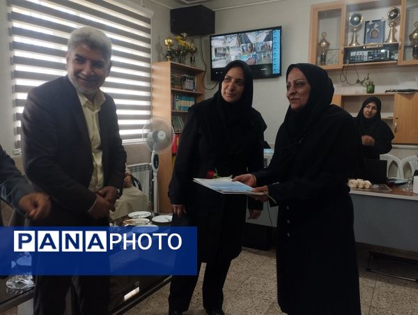  تقدیر از معلمان نمونه دبیرستان هاجر بیرجند
