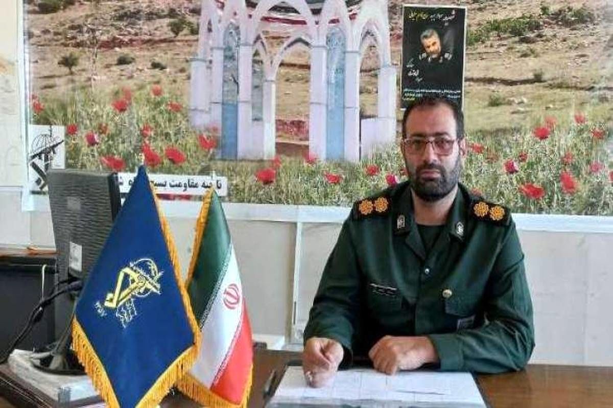 بسیج "با مردم، برای خدمت به مردم" است