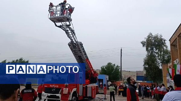 برگزاری مانور «زلزله و ایمنی» زیر بارش رحمت الهی
