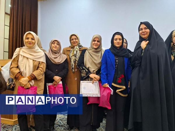 گرامیداشت معلمان و فارغ‌التحصیلان در دبیرستان شهید بابایی