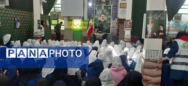 شرکت دانش‌آموزان دبستان حضرت فاطمه(س) در مراسم سالگرد شهدای خدمت