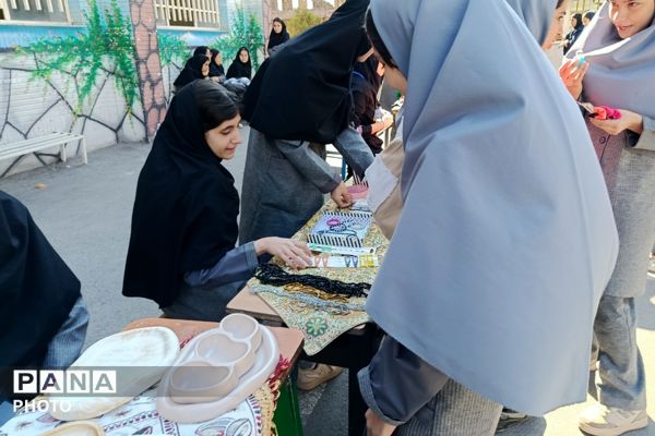 رنگِ خلاقیت در مدرسه رستمرودی پیچید؛ برگزاری بازارچه خوارزمی