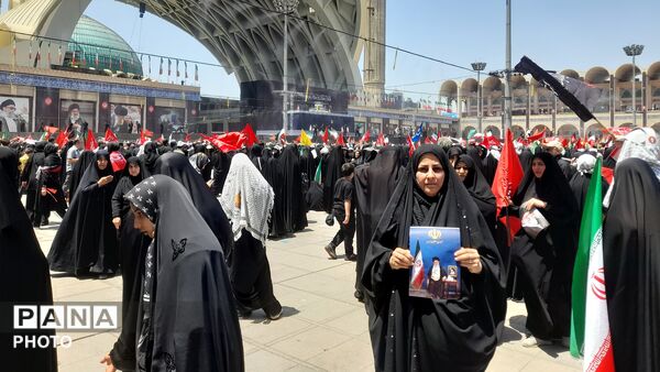  نمایشِ اقتدار در تشییعِ رهبر شهید