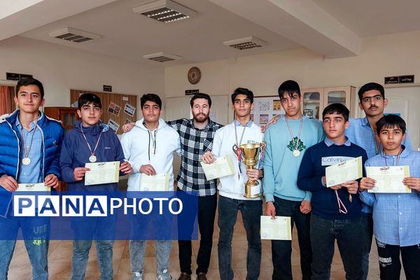 قهرمانی تیم والیبال مدرسه انصارالمهدی در مسابقات منطقه