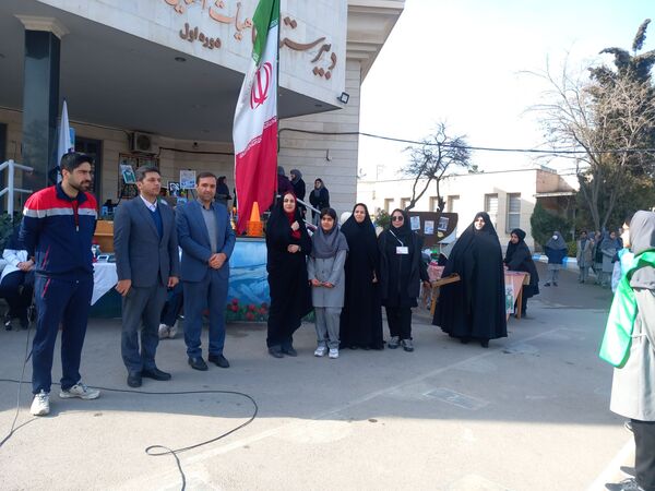 مسابقات بین مدرسه ای جام اقتدار ایران دردبیرستان دوره اول آرمینه مصلی نژاد ناحیه ۶