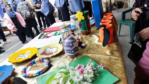 برپایی بازارچه دانش آموزی در دبیرستان پیرایش ۲