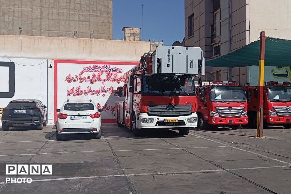 تقدیر دانش‌ آموزان فرزانگان ورامین از قهرمانان در دل آتش