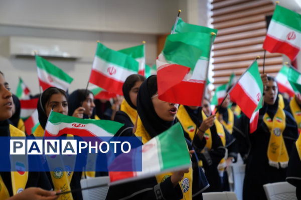 همایش استانی سپاس مربی با حضور پرشور دانش‌آموزان پیشتاز وخبرنگار پانای استان اصفهان