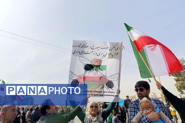 ۲۲ بهمن روز همبستگی و حضور مردم است