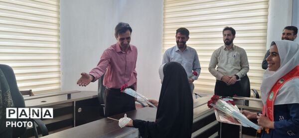 نکوداشت مقام شامخ معلم و تجلیل از پیشگامان عرصه تعلیم و تربیت در نظرکهریزی