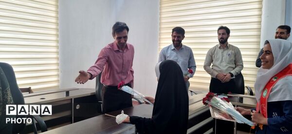 نکوداشت مقام شامخ معلم و تجلیل از پیشگامان عرصه تعلیم و تربیت در نظرکهریزی