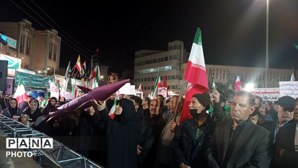 حضور گسترده مردم در تجمعات شبانه عید قربان در میدان جمهوری اسلامی 