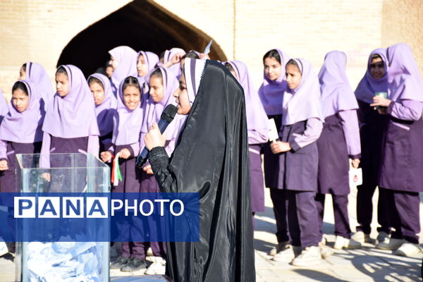 پیاده روی بزرگ خانوادگی فجرانه 