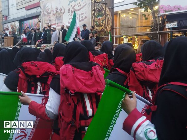 شکوه رژه امروز، از خودرو های سپاه تا شور مردم