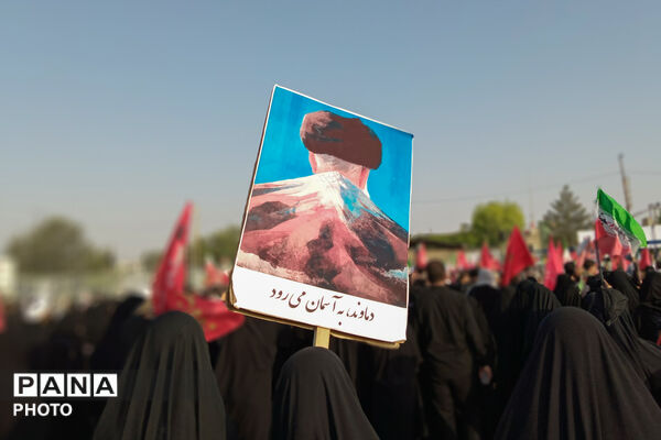 صحنه‌هایی از تشییع رهبر شهید در قم