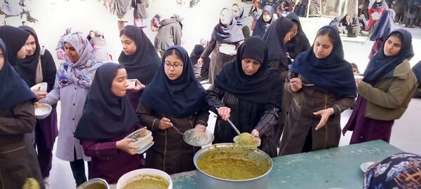 هم‌صدایی دو نسل در دبیرستان عفت؛ جشن شعبانیه و دهه فجر با رنگ همدلی