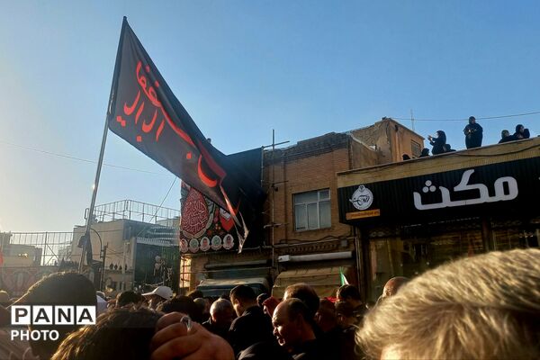 دسته عزاداران تهرانی به مناسبت شهادت امام حسین (ع)