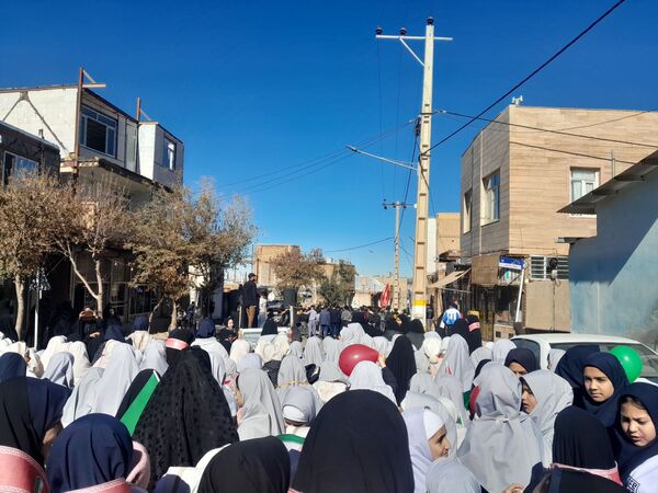 حضور پرشور و حماسه‌آفرین دانش‌آموزان نسر در راهپیمایی یوم‌الله ۱۳ آبان