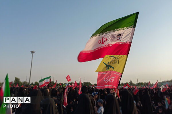 صحنه‌هایی از تشییع رهبر شهید در قم