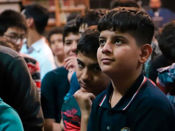 جلوه‌ای از اعتکاف دانش‌آموزی در مسجد امام علی‌بن‌ابی‌طالب (ع)