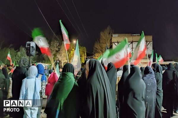 هوای سرد هم مانع حضور مردم شهر بار در اجتماعات شبانه نشد