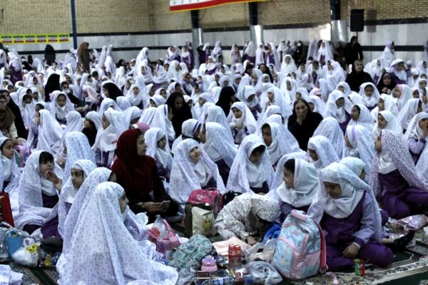 جشن تکلیف دانش‌آموزن دختر در گچساران
