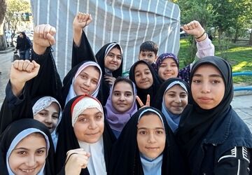 سومین روز اجرای نمایش خیابانی «فرشته‌های میناب» توسط دانش‌آموزان گرگان
