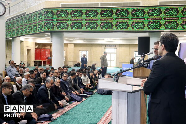 تجلیل از ایثارگران فرهنگی و پرسش و پاسخ در مصلی زنجان