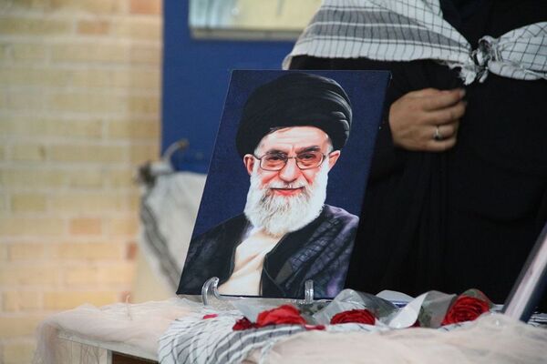 اهدا لوازم تحریر به دانش‌آموزان کم برخوردار در دبستان شهید خبره فرشچی ناحیه یک شهرری